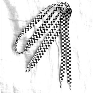 2 checkered shoe laces